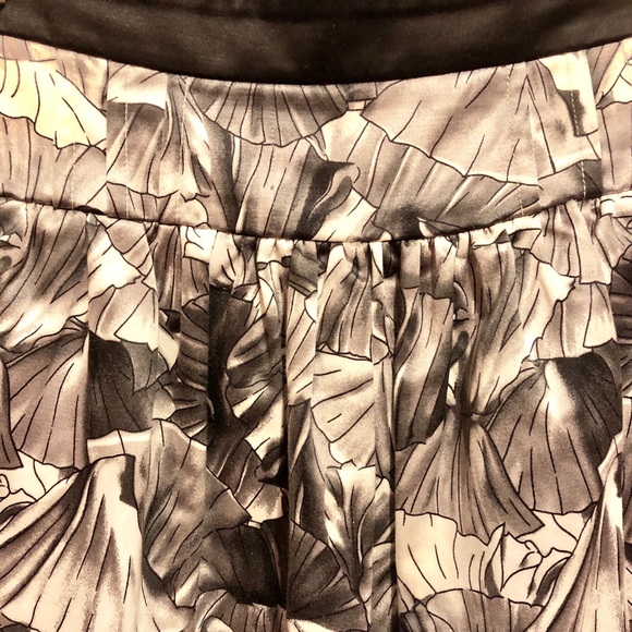 BCBG Maxazria Black/Gray/White Shell Pattern Skirt - Picture 5 of 8